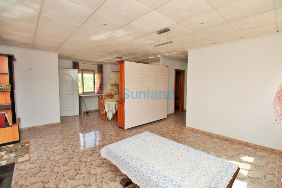 Resale - Commercial - Villamartin