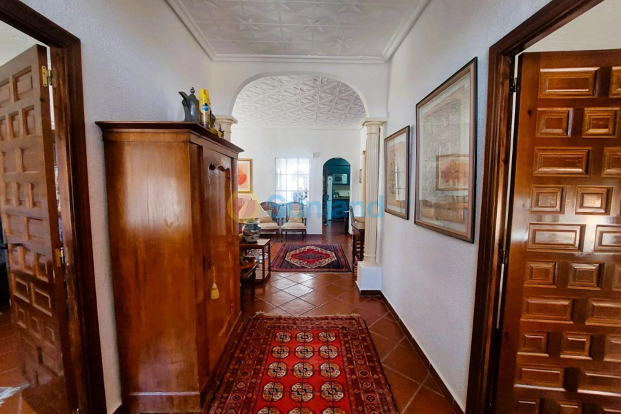 Resale - M - La Marina