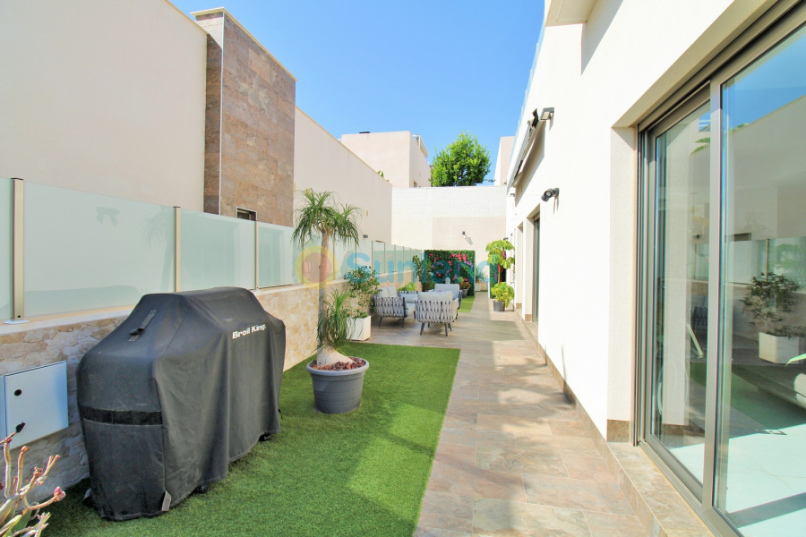 Resale - Villa - Villamartin