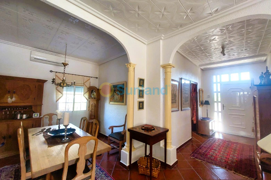 Resale - M - La Marina