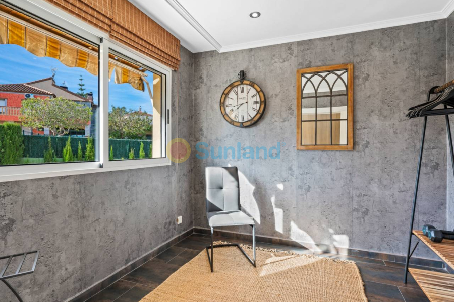 Brukte eiendommer - Villa - Algorfa - Castillo de montemar