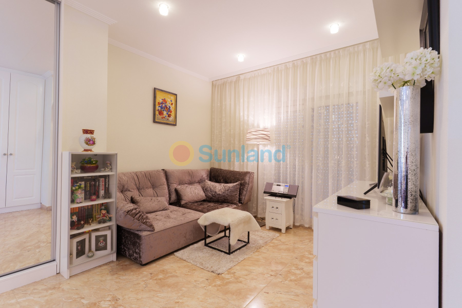 Resale - Villa - Torrevieja - 