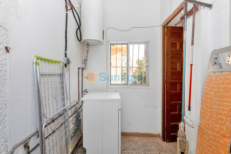 Resale - Villa - Torrevieja - 