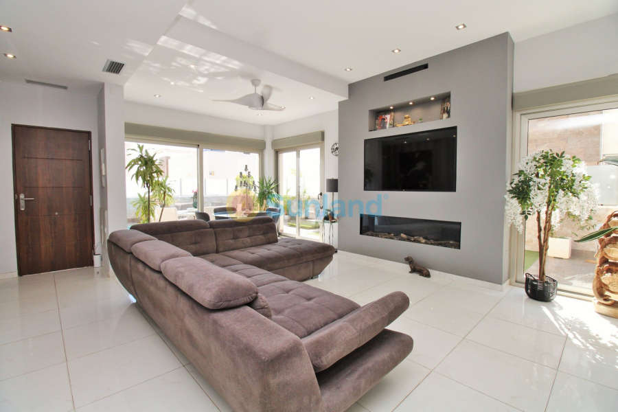 Resale - Villa - Villamartin