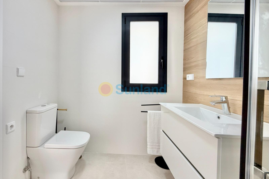 Ny bygg - Town House - Cox - San Fernando