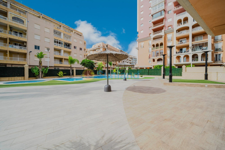 Resale - Apartamento - Torrevieja - Playa de Los Locos