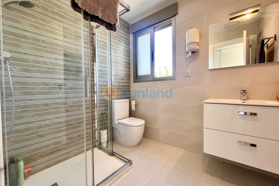 Resale - V - Torre De La Horadada