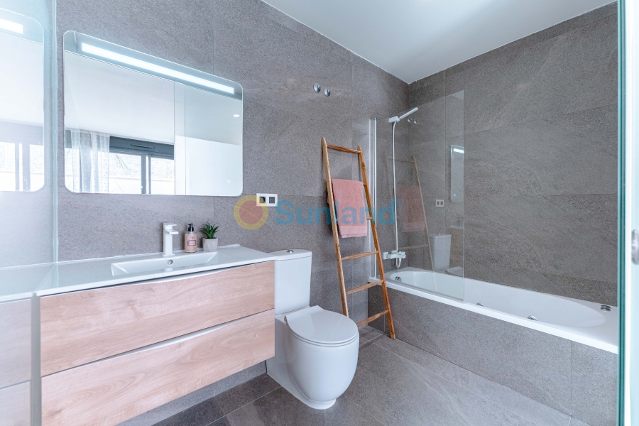 Segunda mano - Chalet - San Miguel de Salinas - Urbanizaciones