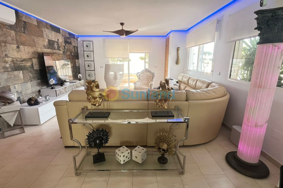 Resale - A - Los Dolses