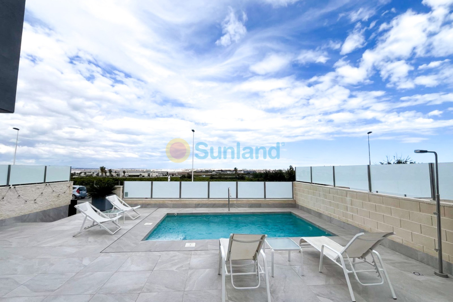 Segunda mano - Chalet - Torrevieja - Los Altos