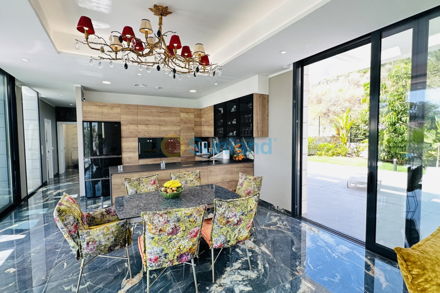 Resale - V - Las Colinas Golf Resort