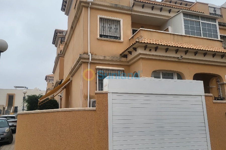 Använda fastigheter - Villa - Orihuela Costa - Villamartin