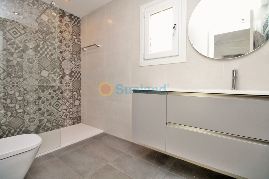 Resale - Villa - Villamartin - Los Dolses