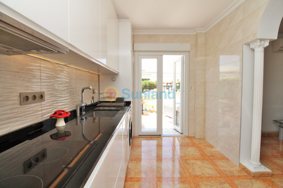 Resale - Apartment - Villamartin - PAU 8