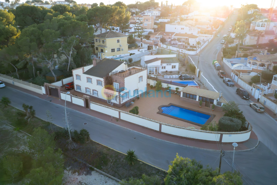 Resale - Villa - Torrevieja - 