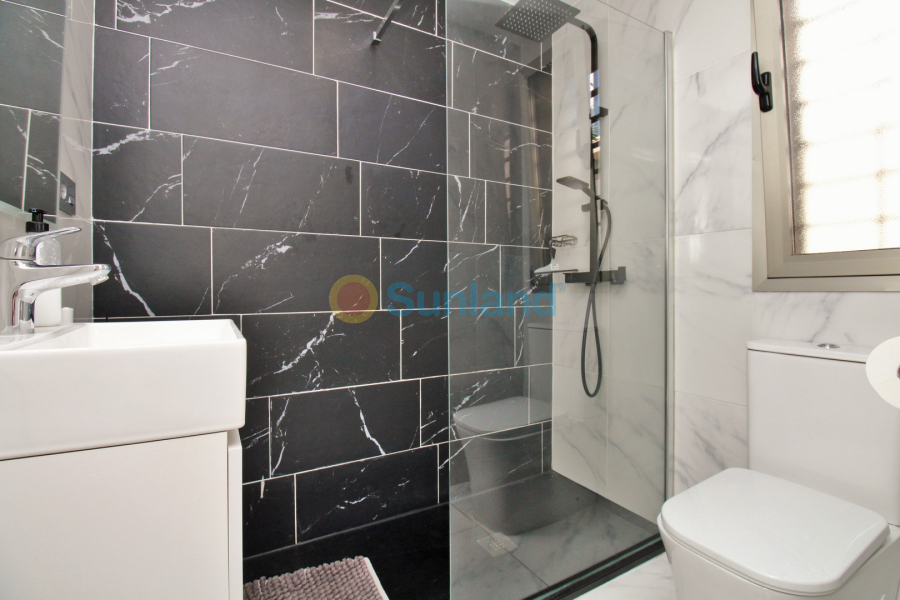 Resale - Villa - Villamartin