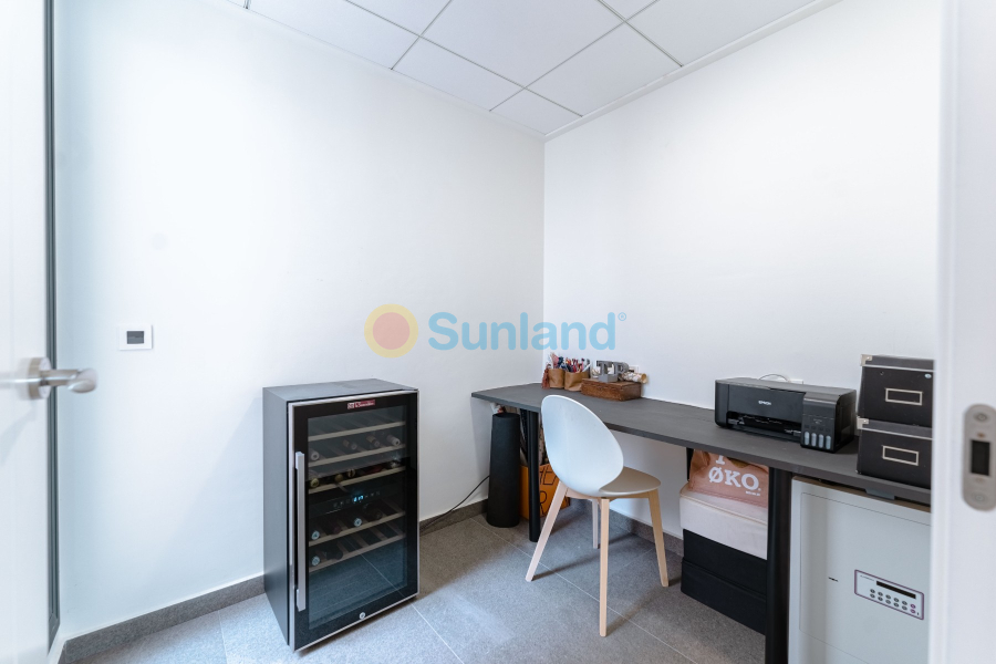 Segunda mano - Chalet - San Miguel de Salinas - Urbanizaciones