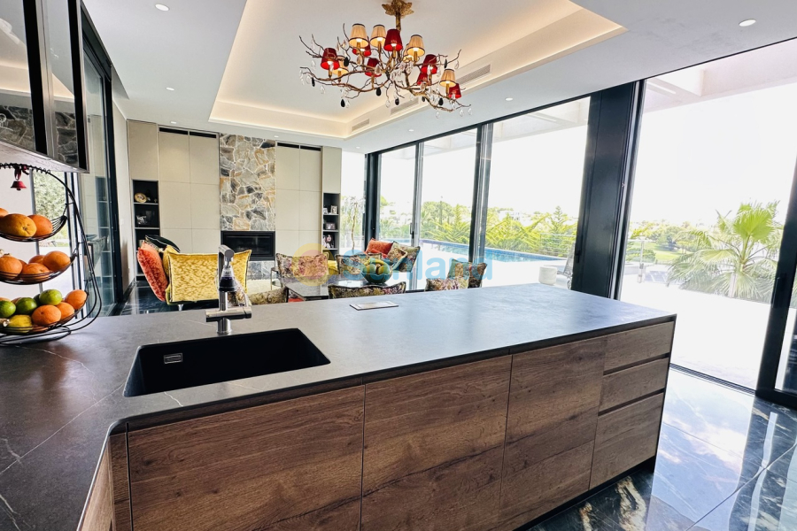 Resale - V - Las Colinas Golf Resort