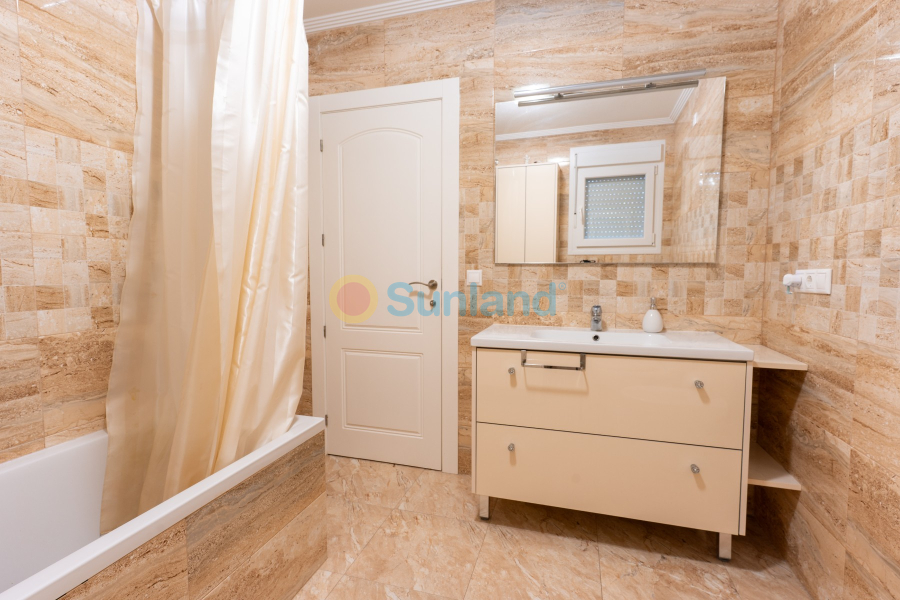 Resale - Villa - Torrevieja - 