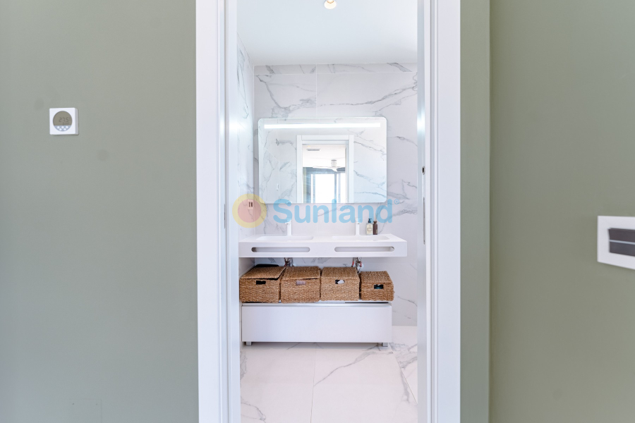 Segunda mano - Chalet - San Miguel de Salinas - Urbanizaciones