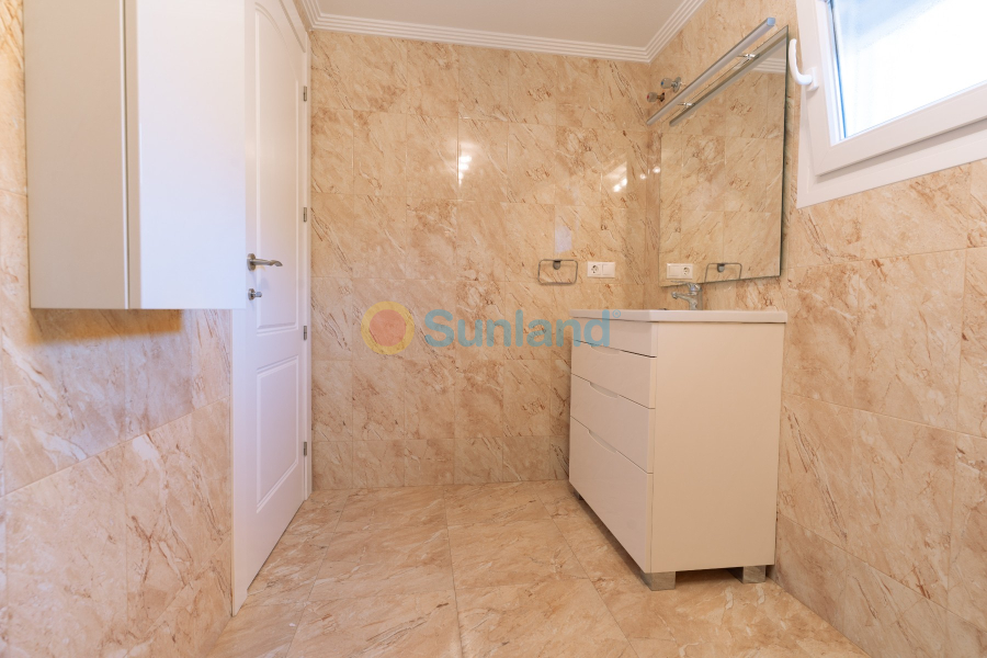 Resale - Villa - Torrevieja - 
