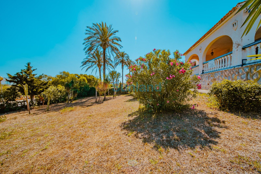 Resale - Villa - Orihuela Costa - Playa Flamenca