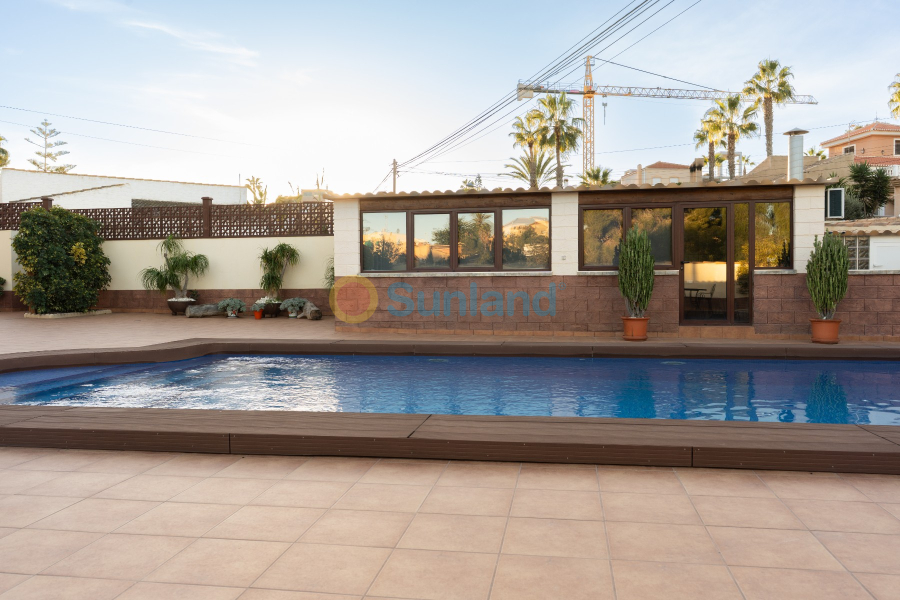 Resale - Villa - Torrevieja - 