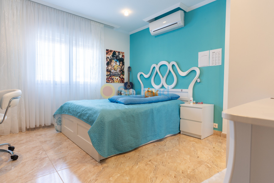 Resale - Villa - Torrevieja - 