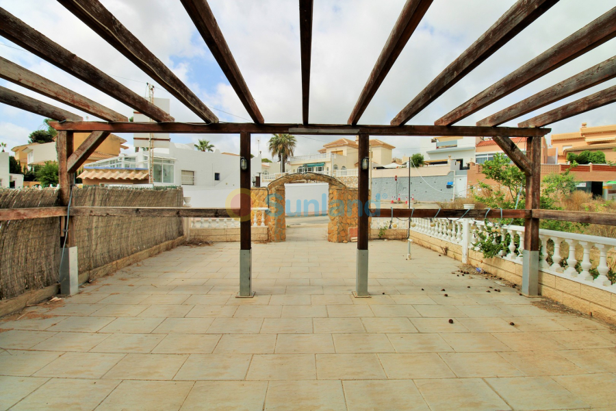 Resale - Commercial - Villamartin