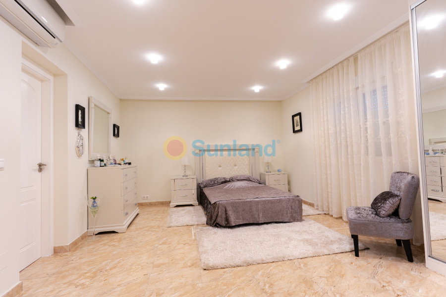 Resale - Villa - Torrevieja - 