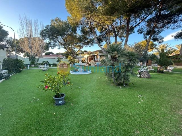 Resale - Villa - Orihuela Costa - Altos de Campoamor