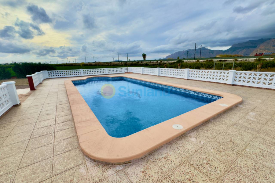 Resale - Country house - Orihuela