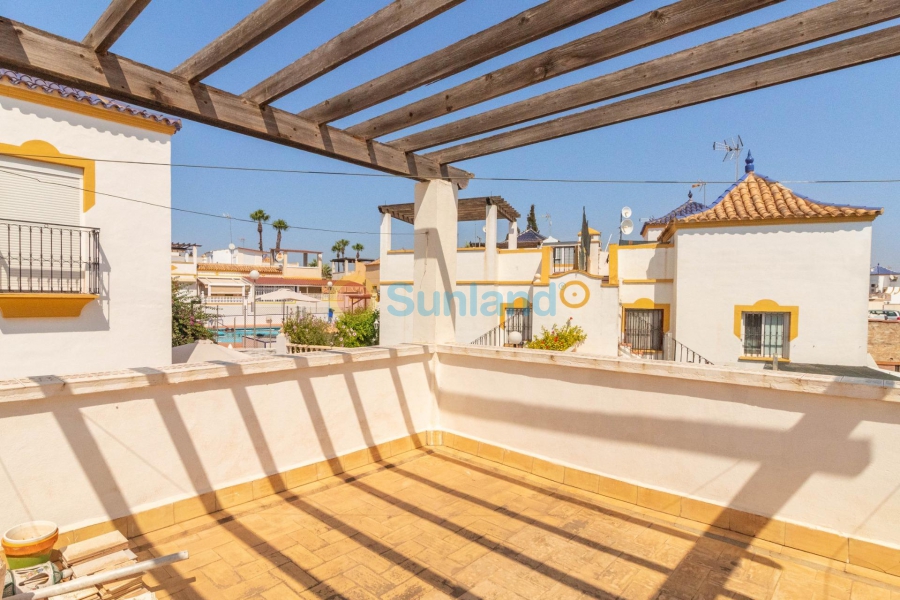 Använda fastigheter - Terraced house - Torrevieja - Eliseos playa