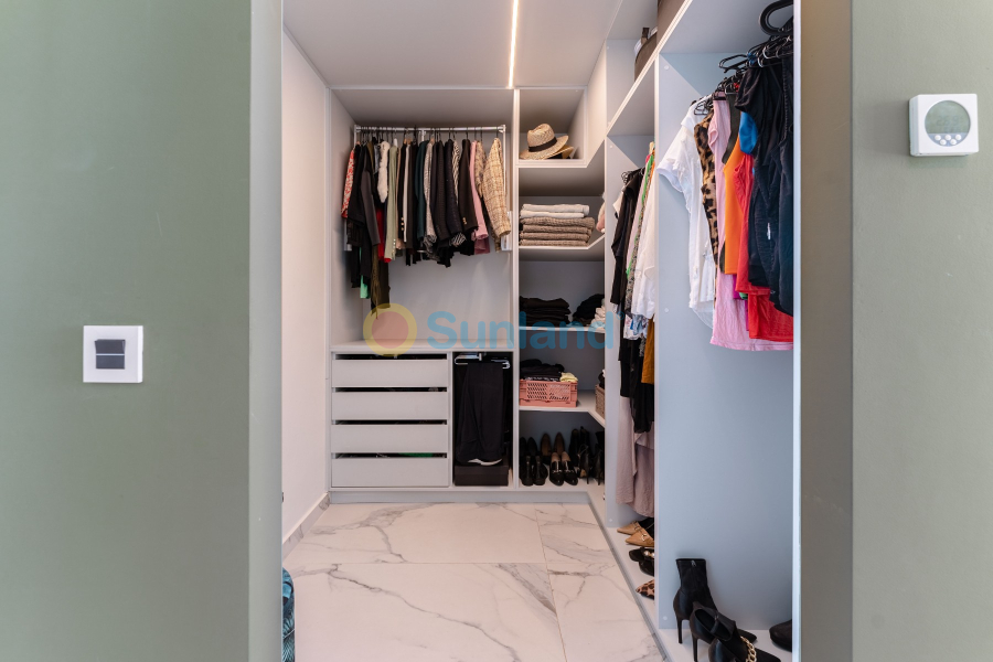 Segunda mano - Chalet - San Miguel de Salinas - Urbanizaciones