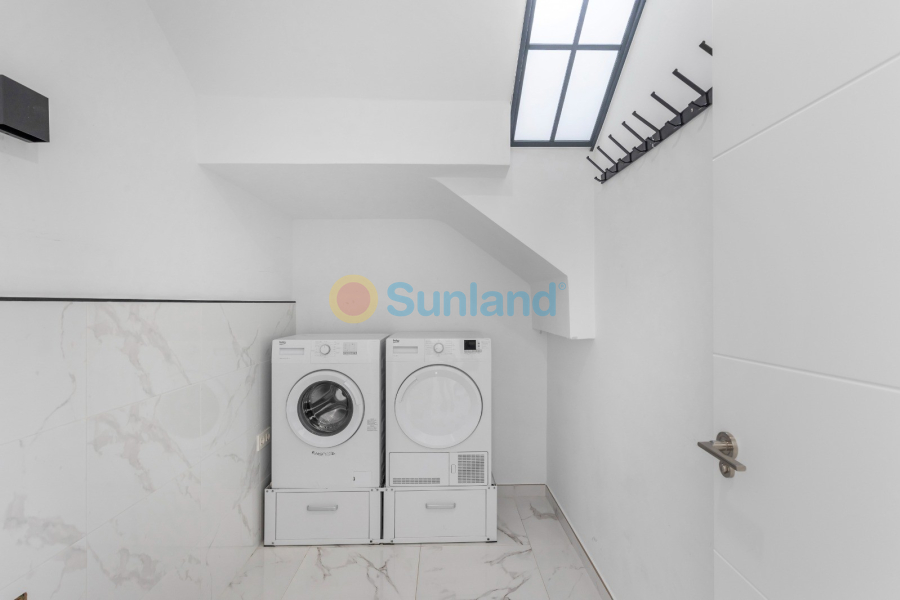 Resale - Villa - Los Montesinos - 