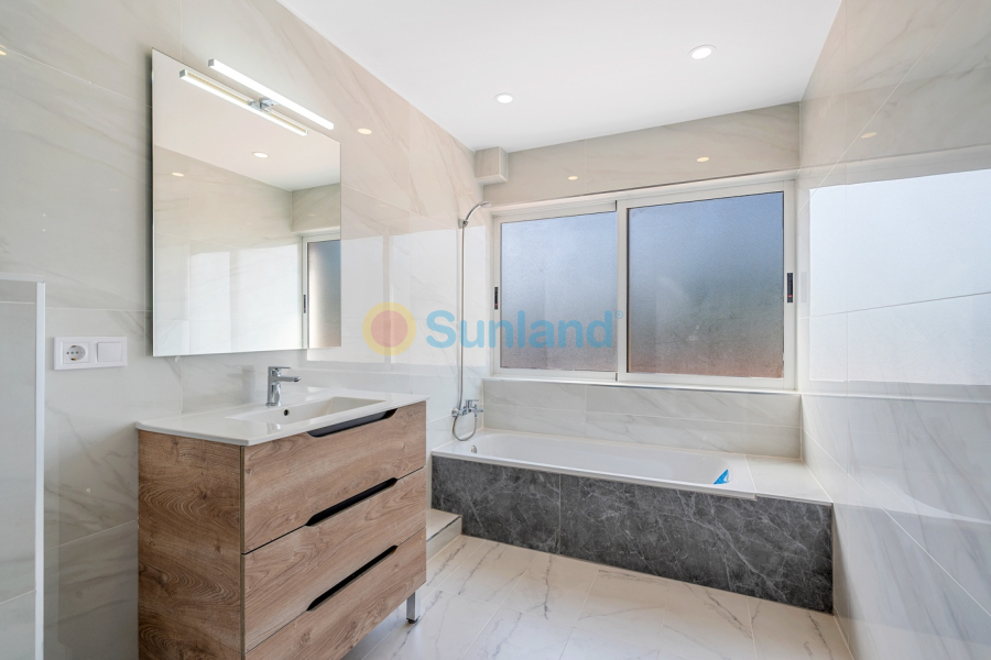 Resale - Villa - La Nucía - La nucia