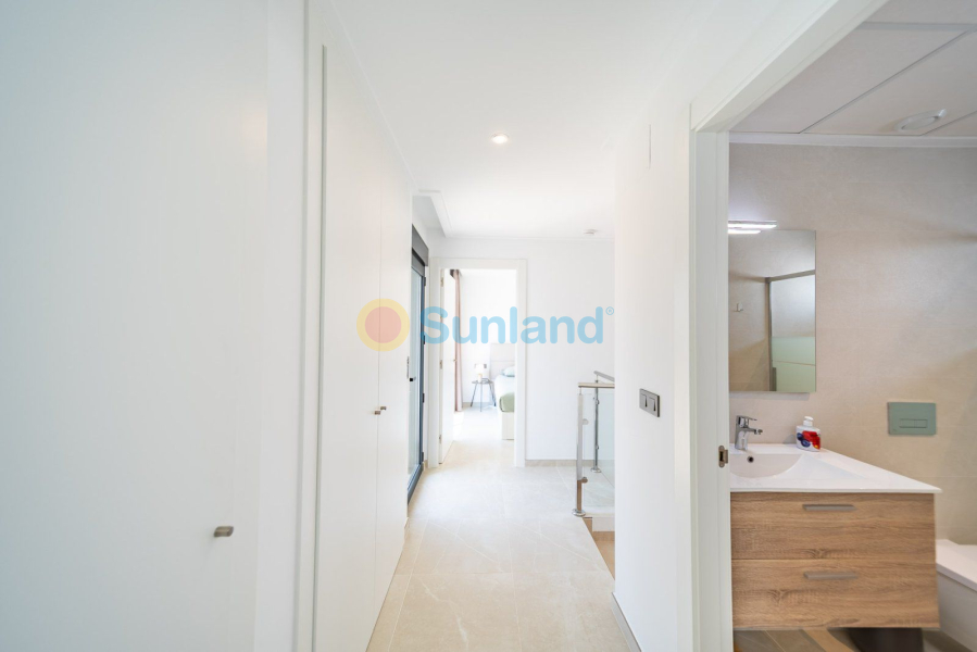 Вторичка - Bилла - Ciudad Quesada