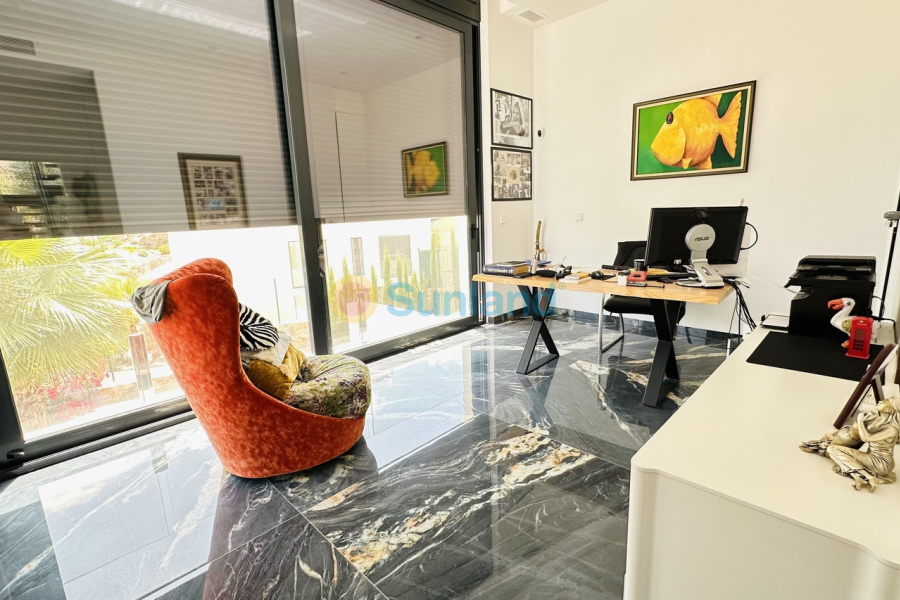 Resale - V - Las Colinas Golf Resort