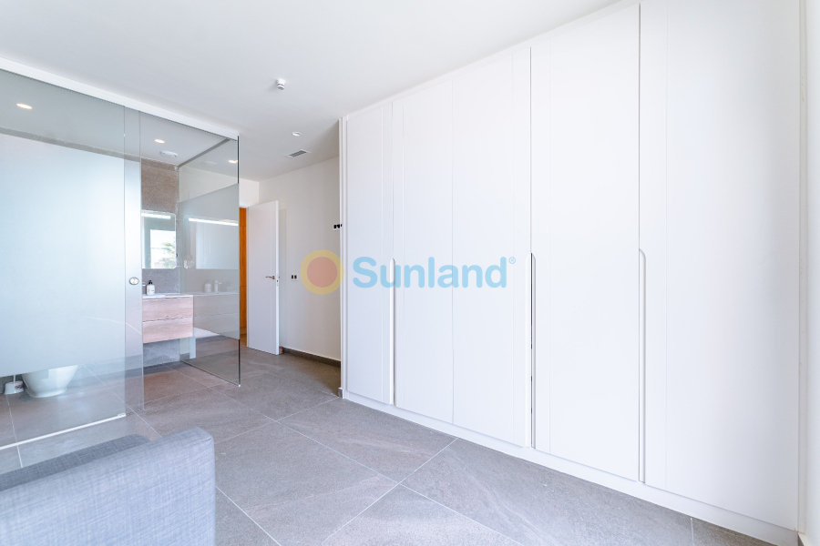 Segunda mano - Chalet - San Miguel de Salinas - Urbanizaciones