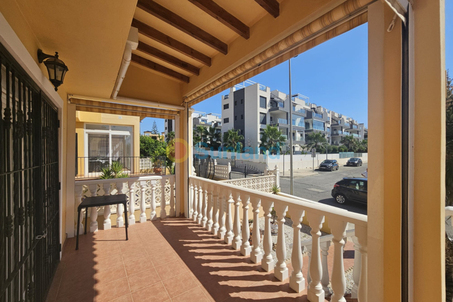 Använda fastigheter - Villa - Villamartin - Lomas del Golf