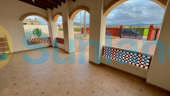 Resale - Country house - Orihuela