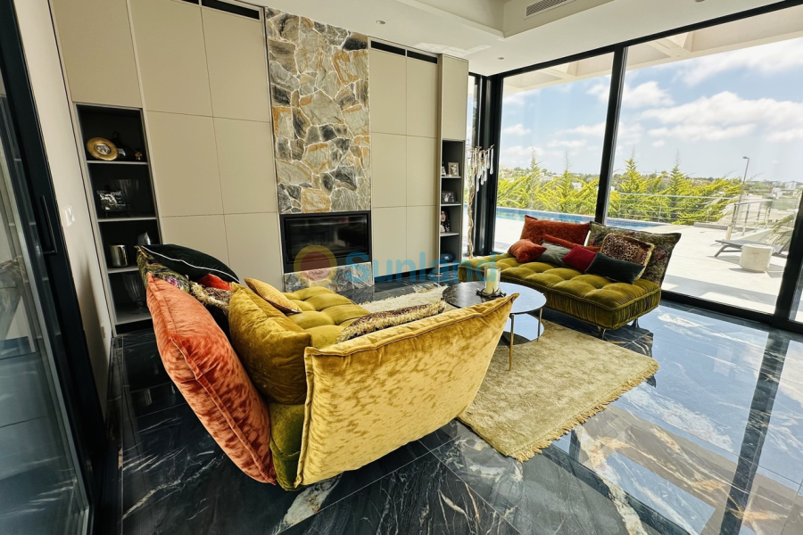 Resale - V - Las Colinas Golf Resort