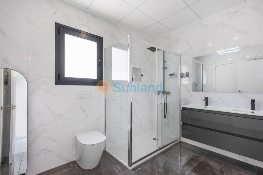 Resale - Villa - Los Montesinos - 