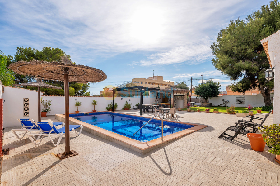 Använda fastigheter - Villa - Orihuela Costa - Lomas De Cabo Roig