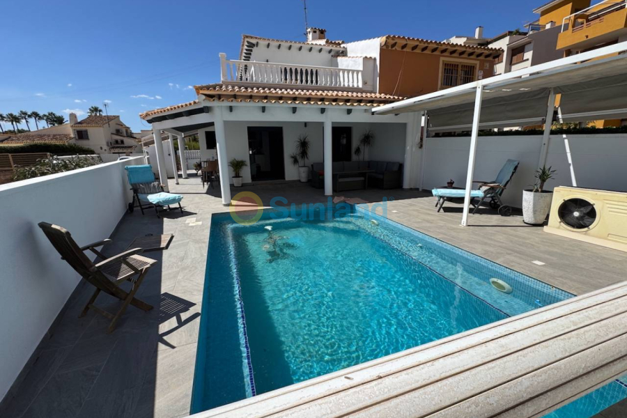 Resale - Villa - Punta Prima - 