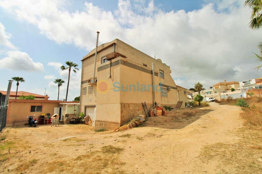 Resale - Commercial - Villamartin