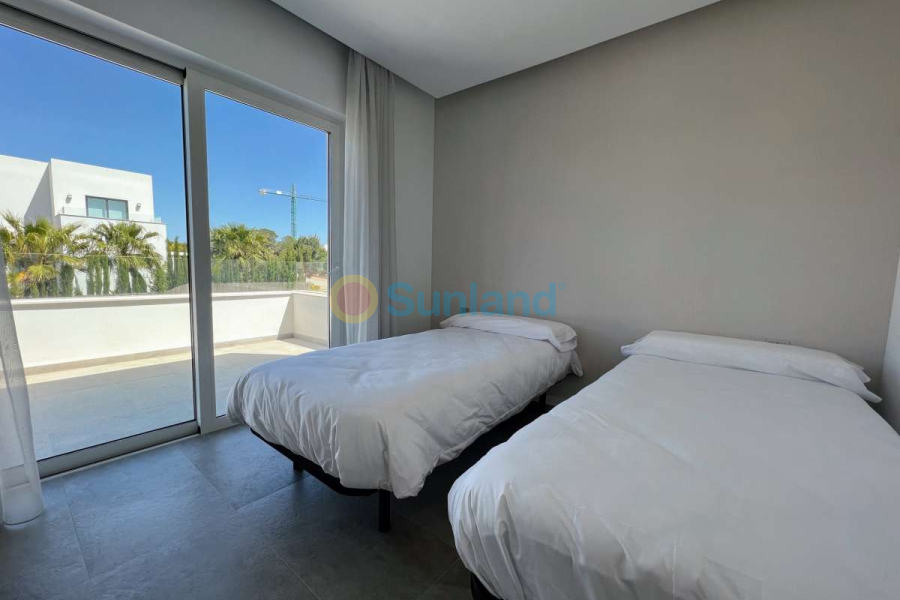 Segunda mano - Chalet - Orihuela - Las Colinas Golf