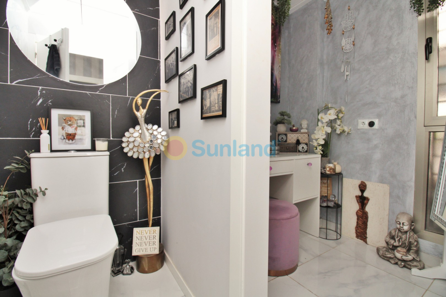 Resale - Villa - Villamartin