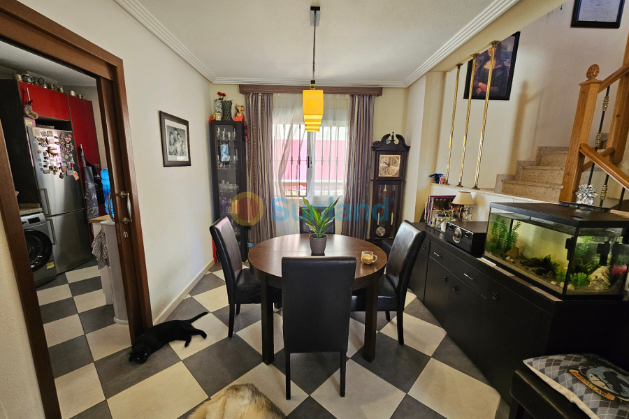 Använda fastigheter - Villa - Los Altos - Royal Park