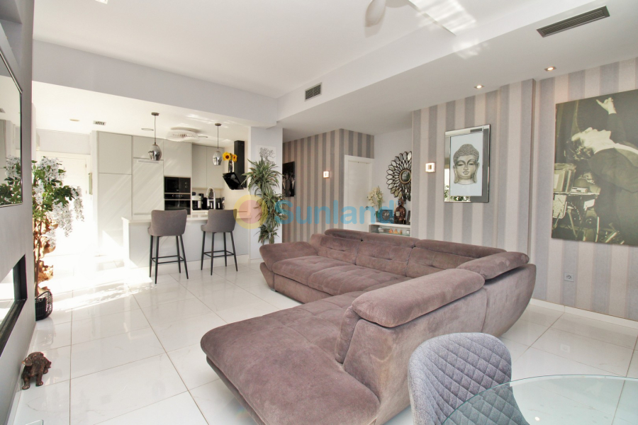 Resale - Villa - Villamartin